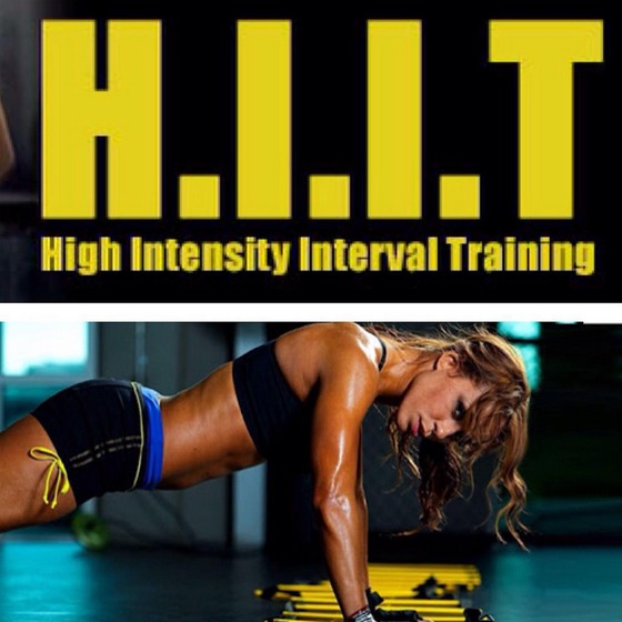 TREINAMENTOS INTERMITENTES DE ALTA INTENSIDADE (HIIT)